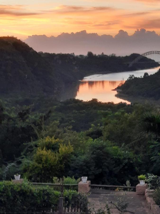 Umtamvuna View Cabanas พอร์ตเอ็ดเวิร์ด ภายนอก รูปภาพ