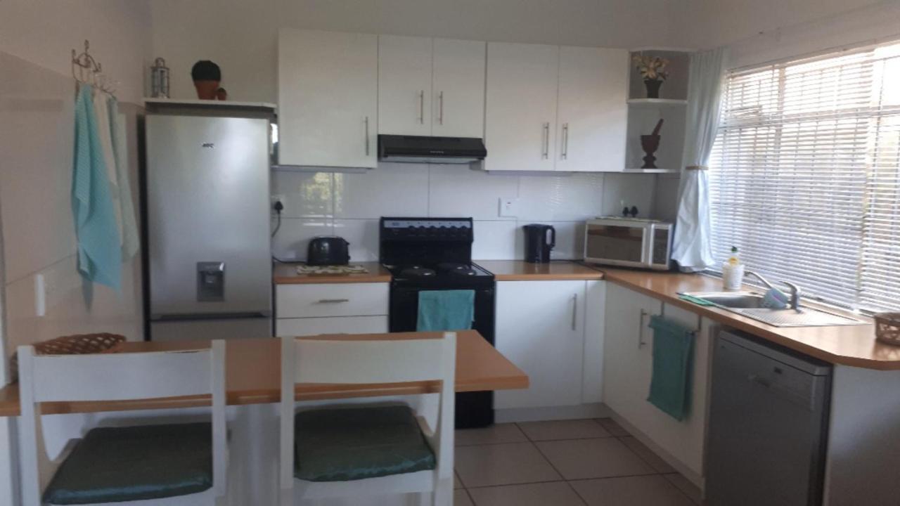 Umtamvuna View Cabanas พอร์ตเอ็ดเวิร์ด ภายนอก รูปภาพ
