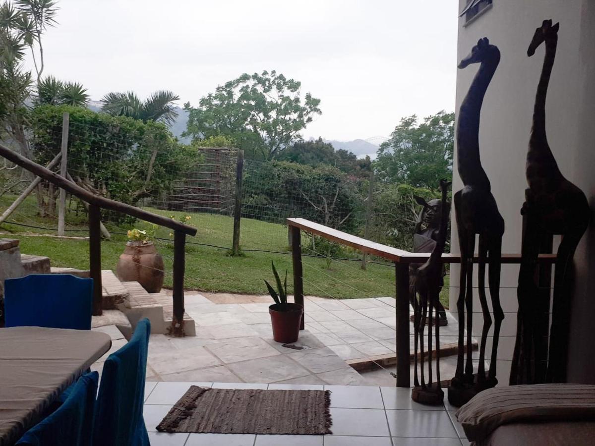 Umtamvuna View Cabanas พอร์ตเอ็ดเวิร์ด ภายนอก รูปภาพ