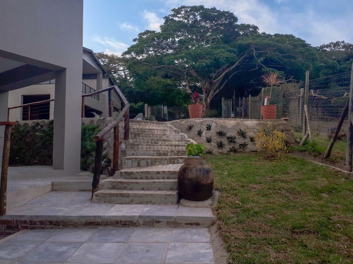 Umtamvuna View Cabanas พอร์ตเอ็ดเวิร์ด ภายนอก รูปภาพ